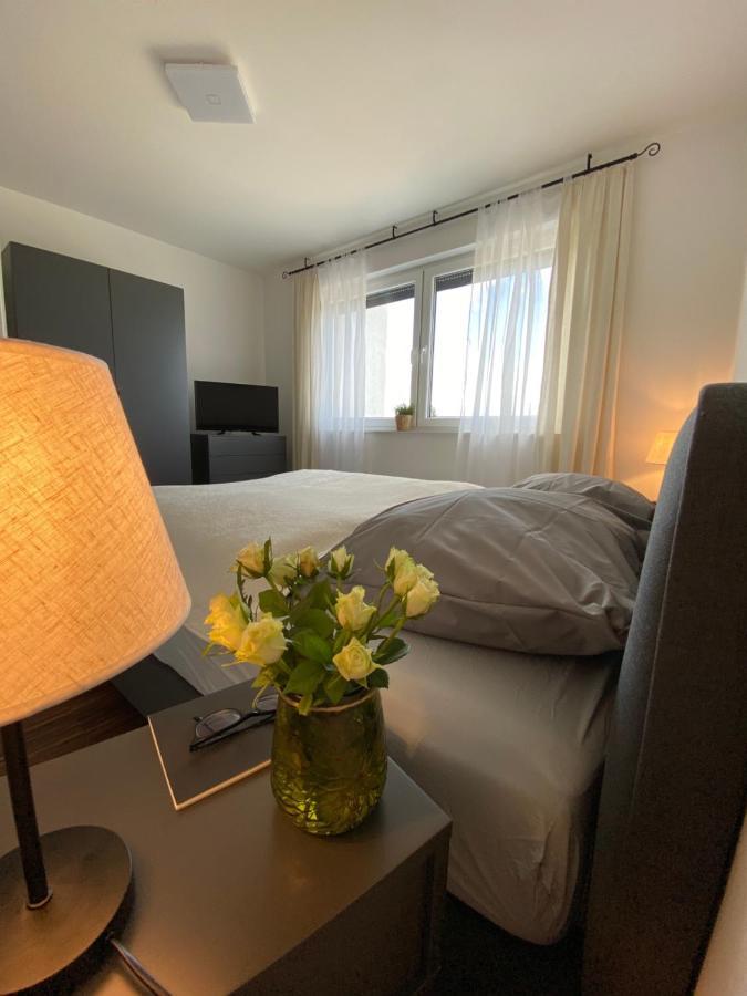 Modernes Apartment Am Hafen Mit Seeblick Grossraeschen Exterior photo
